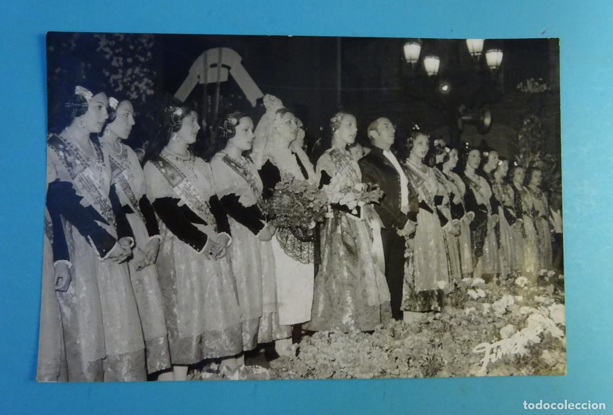 Fotograf&iacute;a antigua: FOTOGRAF&Iacute;A FALLERA MAYOR DE VALENCIA Y SU CORTE. OFRENDA DE FLORES. FALLAS 1974. FOTO FINENZAS