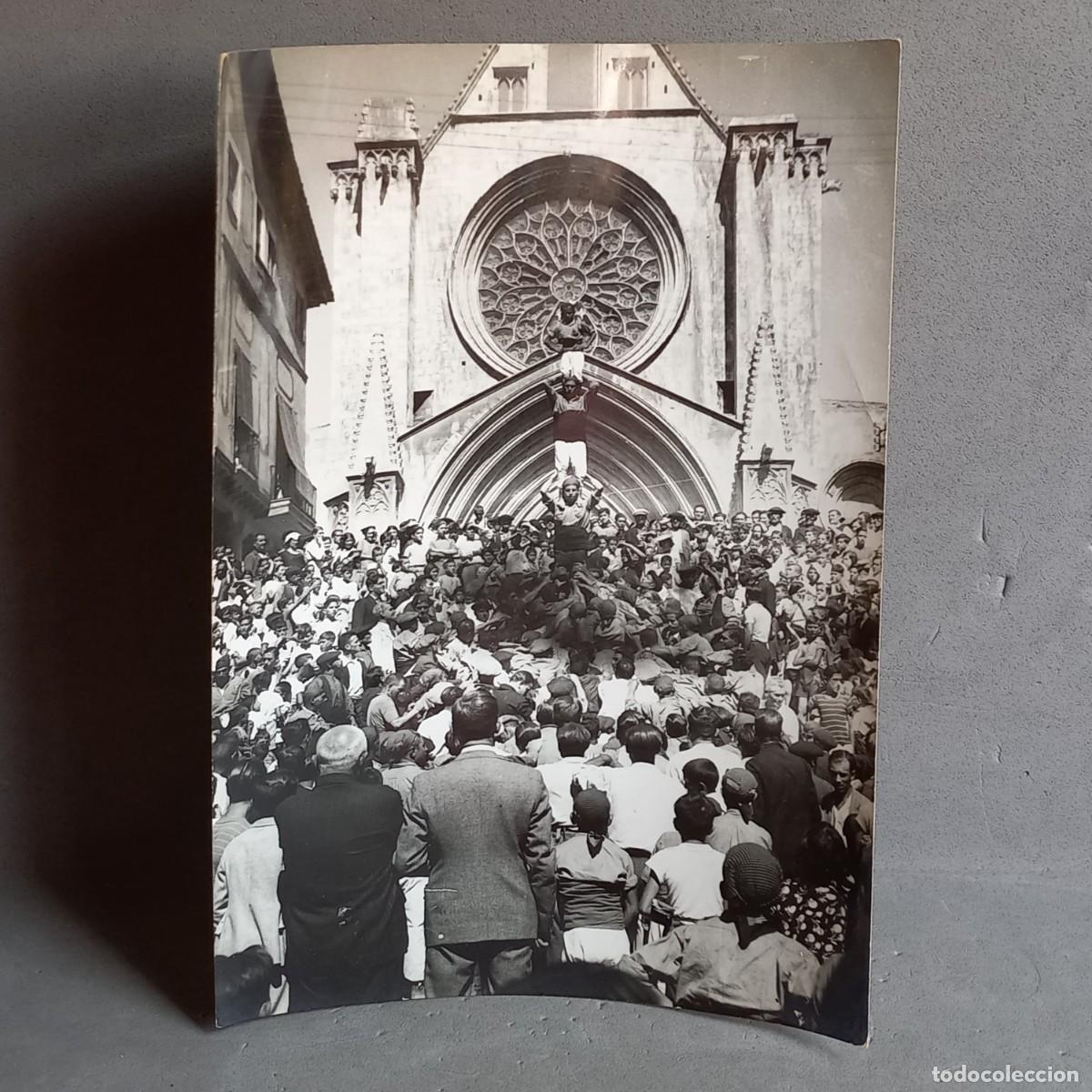 Fotograf&iacute;a antigua: Antigua fotograf&iacute;a Hermenegild Vallv&eacute;. Sta Tecla, Tarragona, bajada del pilar, castells. A&ntilde;os 20-30