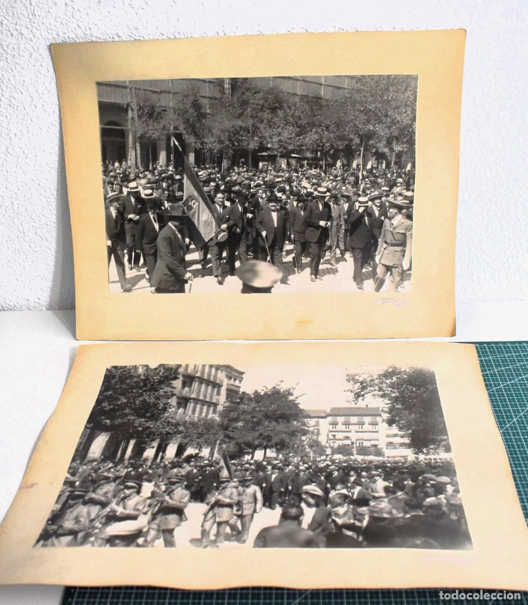 Fotograf&iacute;a antigua: 2 grandes fotos de un acto c&iacute;vico en Zaragoza en los a&ntilde;os 1920. Alcalde Allu&eacute; al frente. 49 x 38 cm.