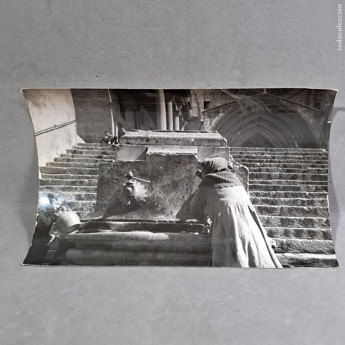 Fotograf&iacute;a antigua: Antigua fotograf&iacute;a Hermenegild Vallv&eacute;. Llenando c&aacute;ntaros en P Santiago Rusi&ntilde;ol, Tarragona A&ntilde;os 20-30