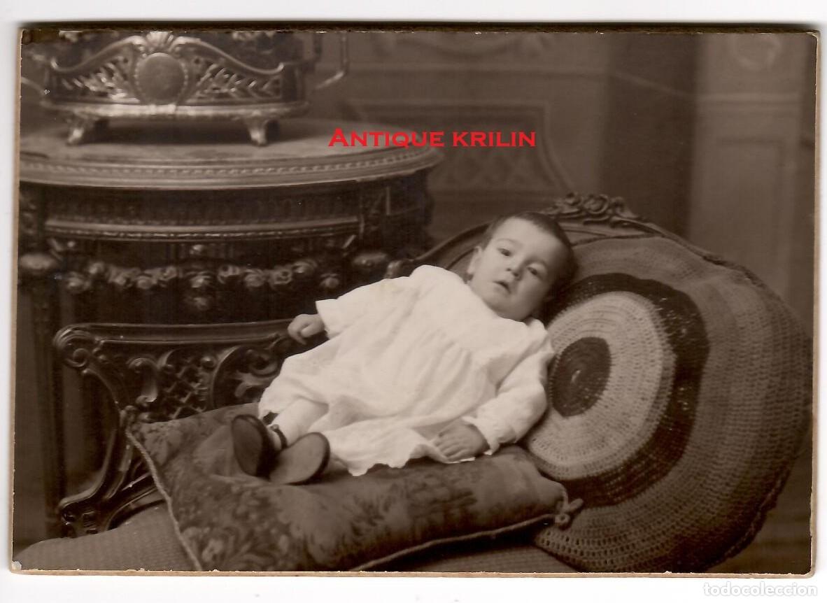 Alte Fotografie: FOTOGRAFIA ROVIRA / BARCELONA / NI&Ntilde;O ACOSTADO / 10 X 14.5