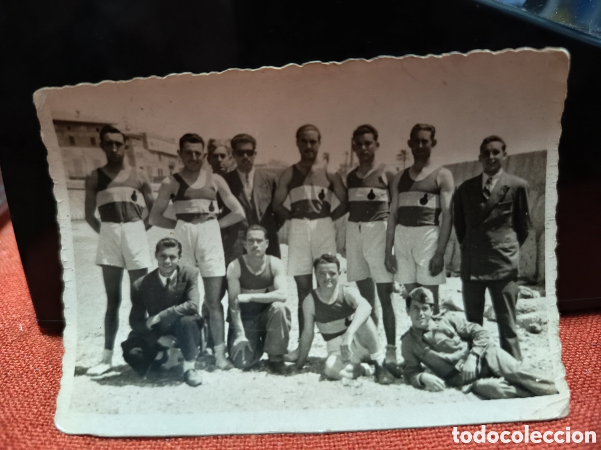 Fotograf&iacute;a antigua: Equipo baloncesto Mallorca 1948