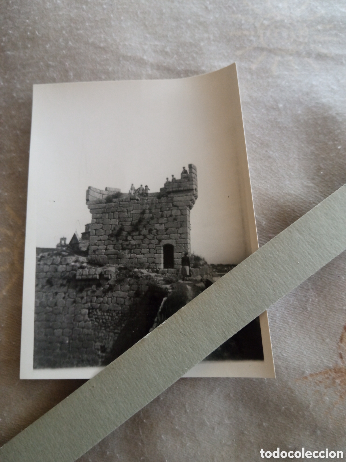 Fotograf&iacute;a antigua: Antigua fotograf&iacute;a, Torreon del Castillo de Oropesa (Toledo) 1952, mide 93x70 mm