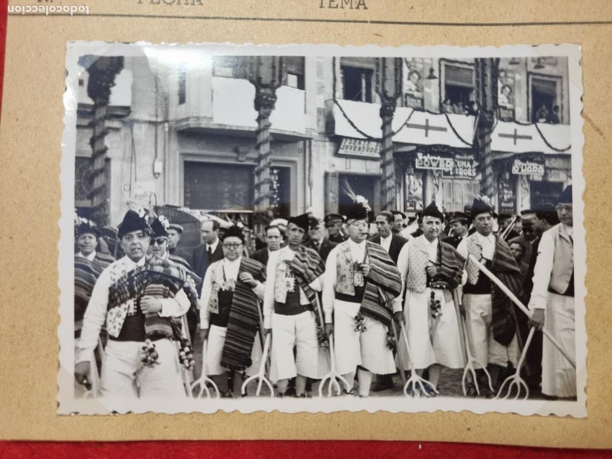 Fotograf&iacute;a antigua: ANTIGUA FOTO FOTOGRAFIA FALLA DE VALENCIA 1955 FALLEROS CABALGATA ORIGINAL KF1