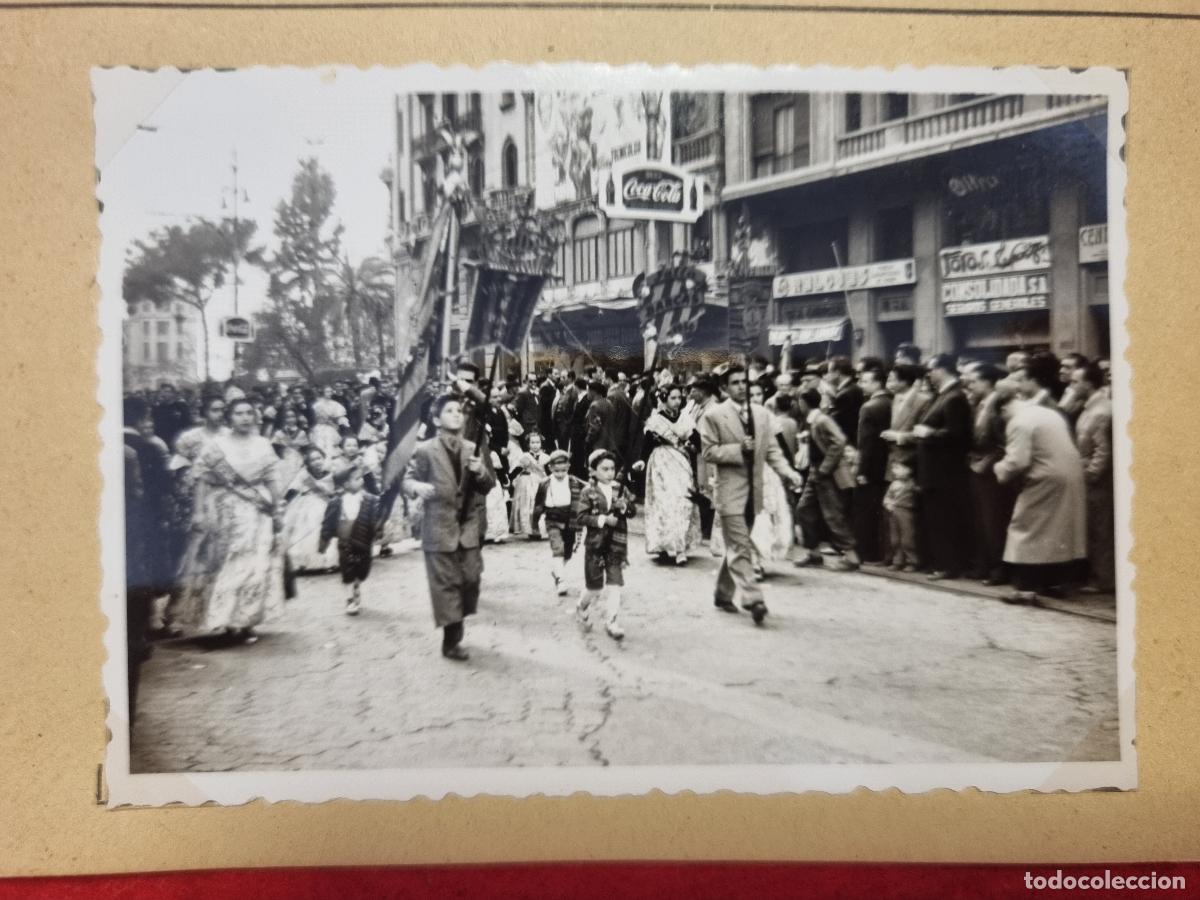 Fotograf&iacute;a antigua: ANTIGUA FOTO FOTOGRAFIA FALLA DE VALENCIA 1955 PASACALLES FALLEROS PLAZA AYUNTAMIENTO ORIGINAL KF1