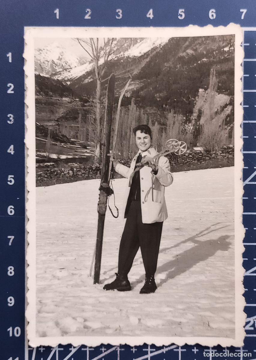 Fotografia antiga: FOTOGRAFIA ANTIGUA - RETRATO DE CHICA ESQUIADORA, SALLENT 1957