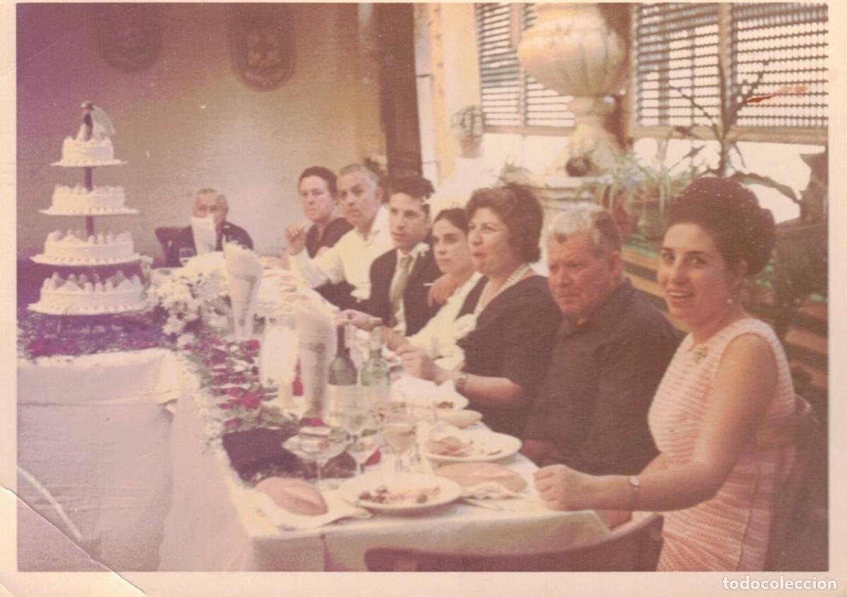 Fotograf&iacute;a antigua: :::: J101 - FOTOGRAFIA - GRUPO DE AMIGOS EN UN BANQUETE
