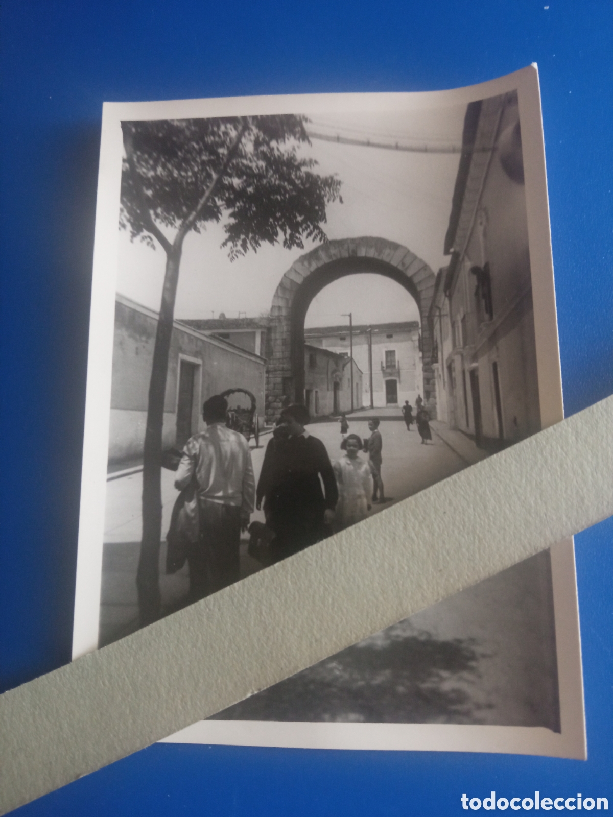 Fotograf&iacute;a antigua: Antigua fotograf&iacute;a Merida, 1952 Arco de Trajano, mide 99x70 mm
