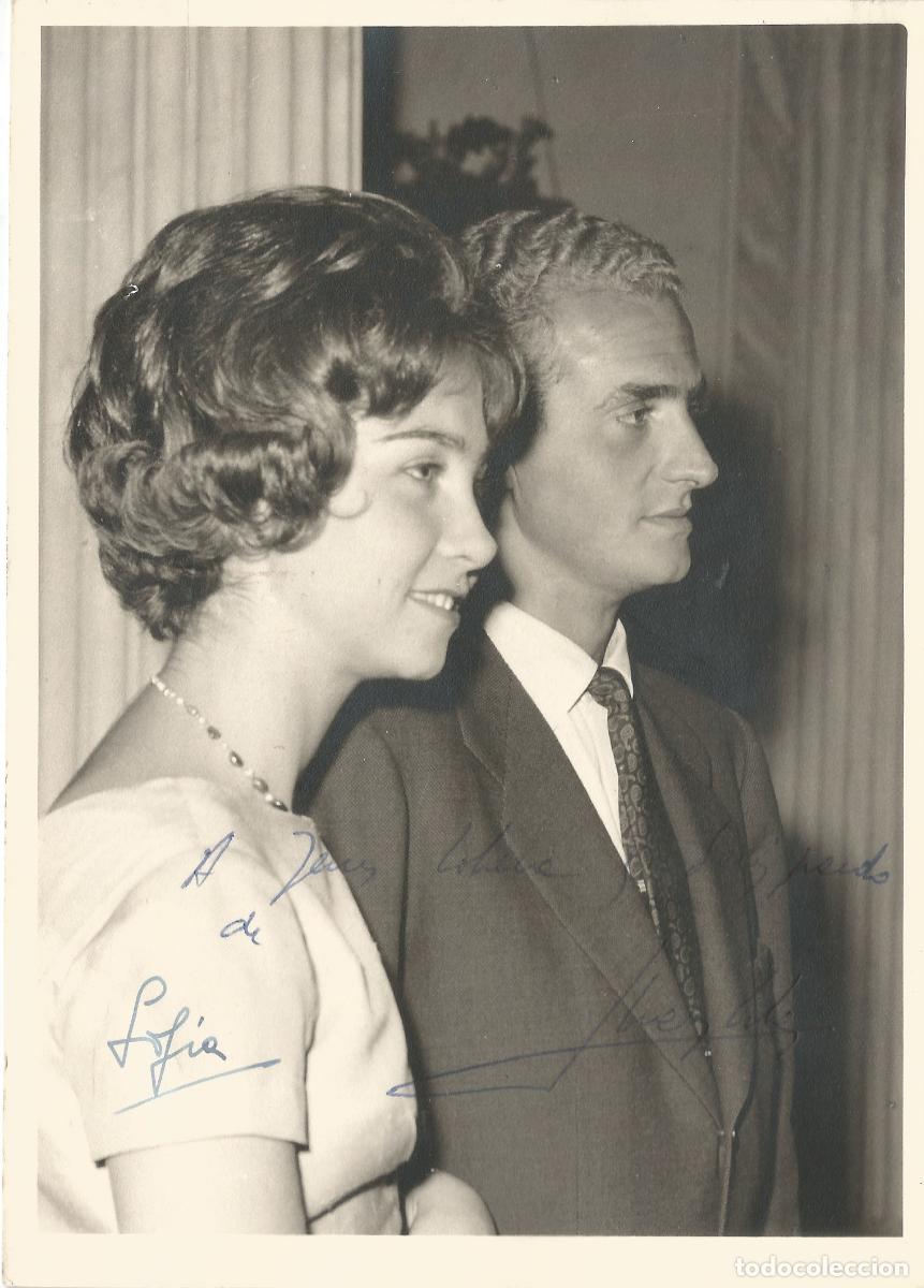 Fotograf&iacute;a antigua: FOTO FIRMADA Y DEDICADA POR D. JUAN CARLOS Y D&ordf; SOFIA SOBRE EL A&Ntilde;O 1962