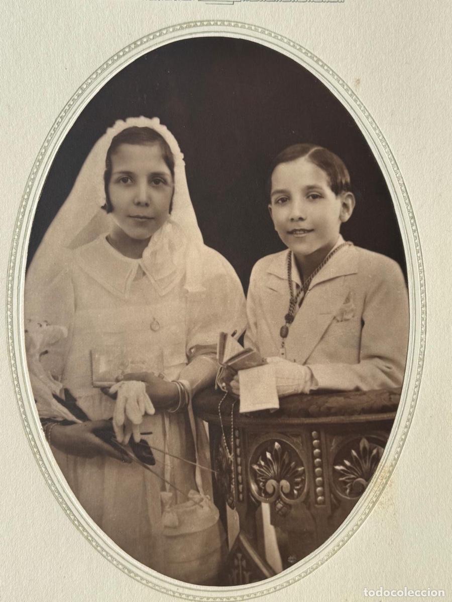 Fotograf&iacute;a antigua: Fotograf&iacute;a estudio lumiere dos hermanos chico chica comuni&oacute;n a&ntilde;os 20 30 39x29cms