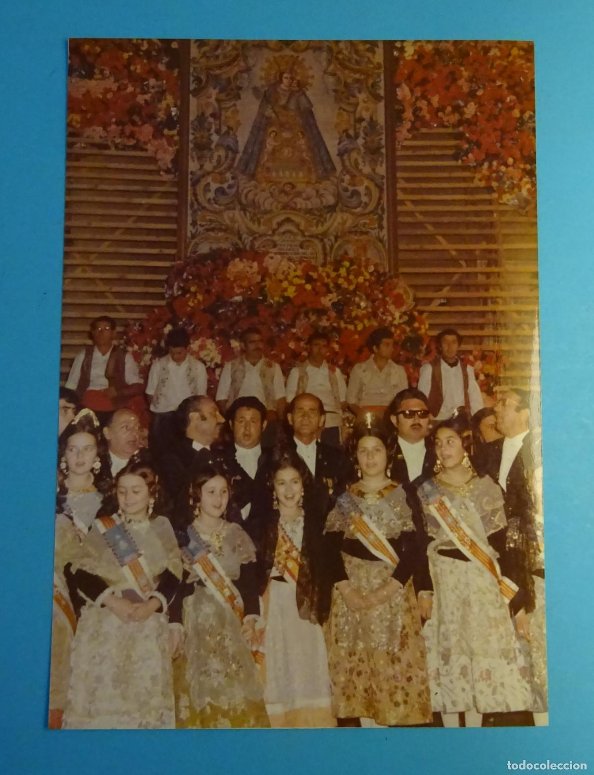 Fotograf&iacute;a antigua: FOTOGRAF&Iacute;A OFRENDA DE FLORES FALLERA MAYOR INFANTIL DE VALENCIA Y SU CORTE. FALLAS 1974