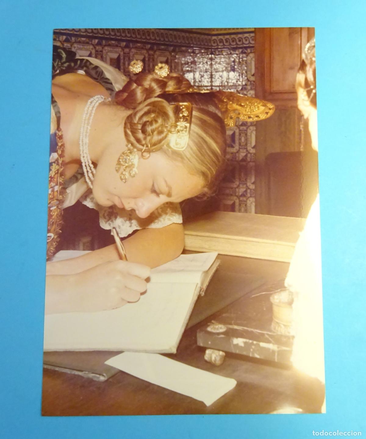 Fotograf&iacute;a antigua: FOTOGRAF&Iacute;A FALLERA MAYOR DE VALENCIA. FALLAS 1974