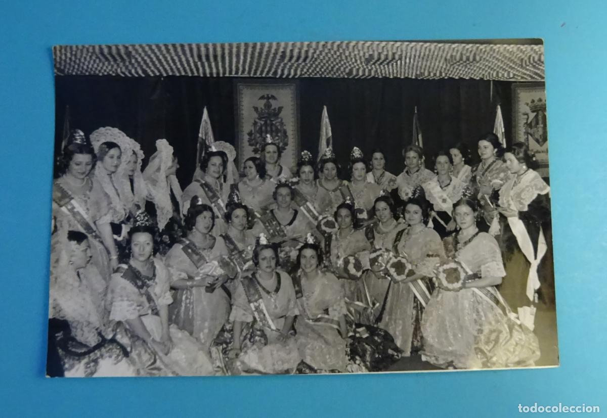 Fotograf&iacute;a antigua: FOTOGRAF&Iacute;A FALLERA MAYOR DE VALENCIA, SU CORTE DE HONOR E INVITADAS. FALLAS 1974. FOT&Oacute;GRAFO F. P&Eacute;REZ