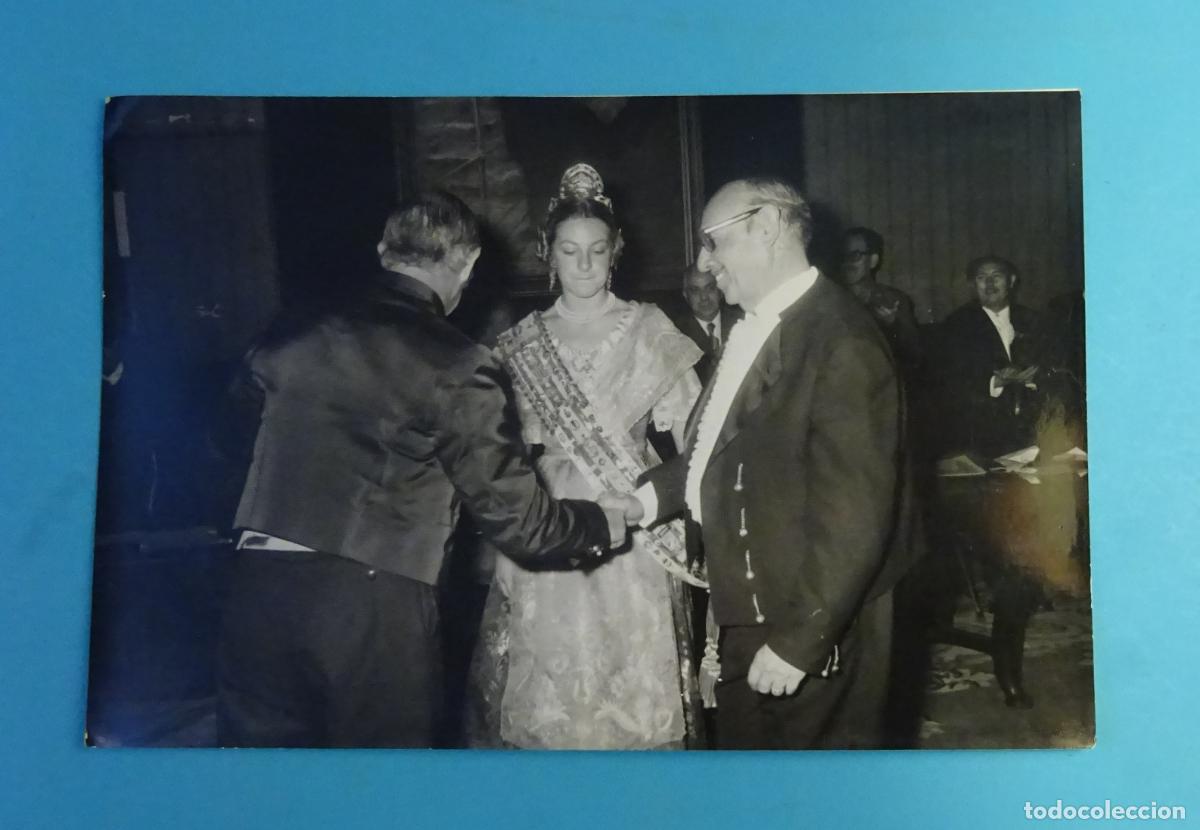 Fotograf&iacute;a antigua: FOTOGRAF&Iacute;A FALLERA MAYOR DE VALENCIA. FALLAS 1974. FOT&Oacute;GRAFO &Aacute;NGEL GARC&Iacute;A
