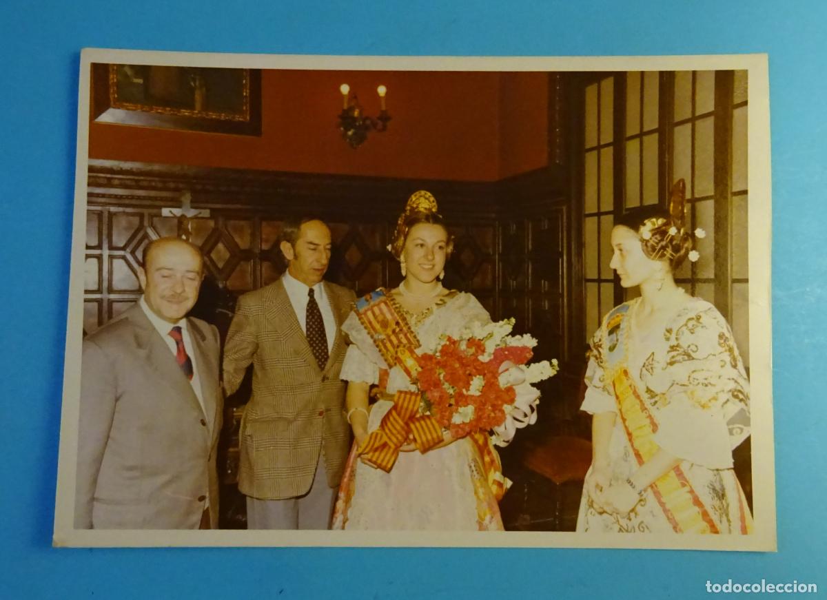 Fotograf&iacute;a antigua: FOTOGRAF&Iacute;A FALLERA MAYOR DE VALENCIA. FALLAS 1974