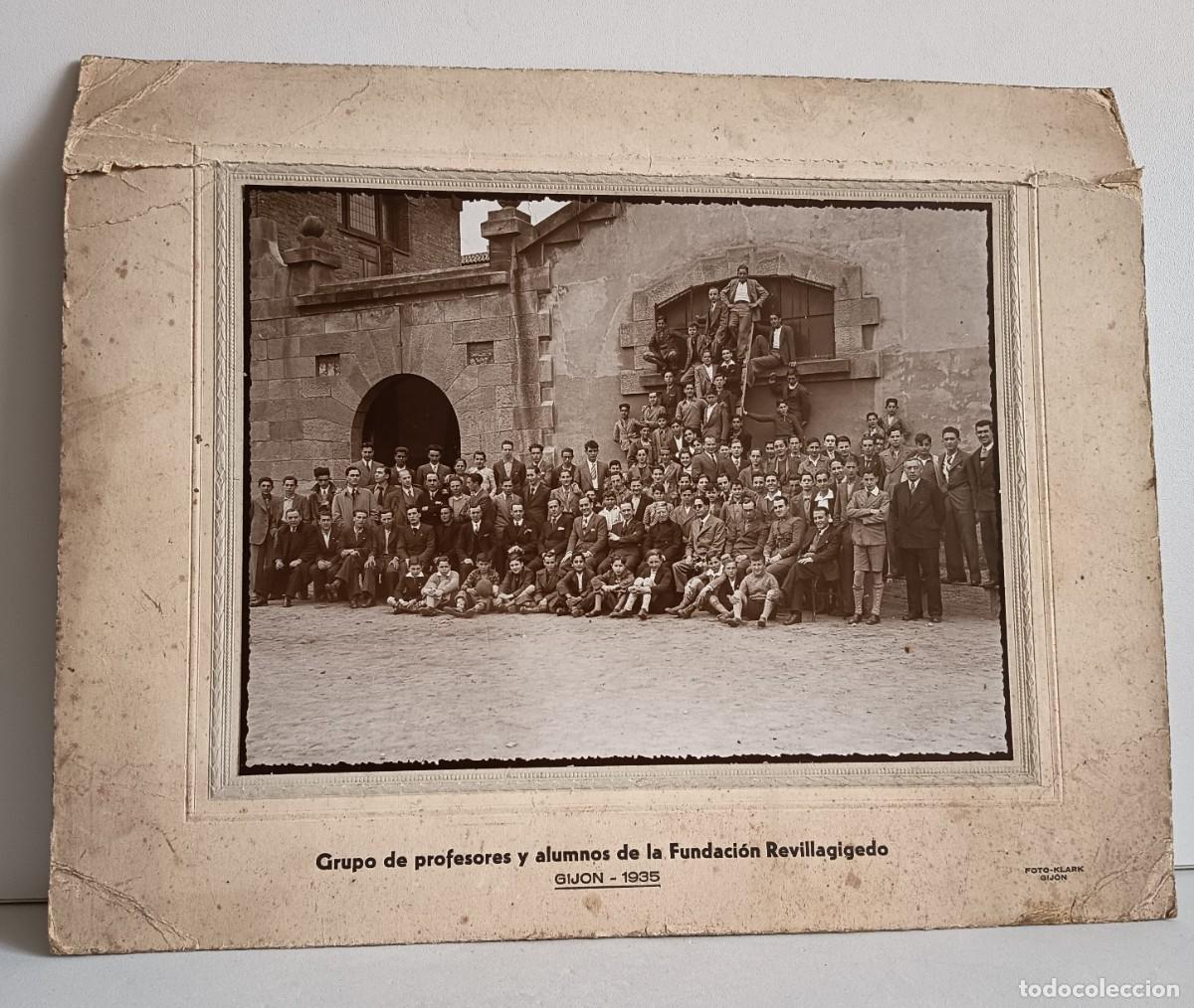 Fotograf&iacute;a antigua: Fotograf&iacute;a 1935 Grupo de porfesores y alumnos de la Fundaci&oacute;n Revillagigedo Gij&oacute;n 1935 Foto Klark