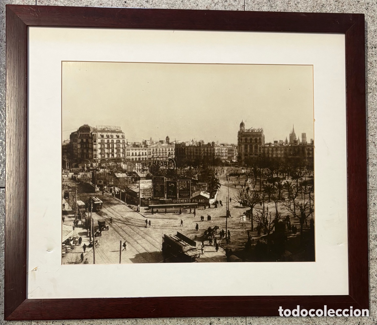 Fotograf&iacute;a antigua: CUADRO A&Ntilde;OS 70-80. REPRODUCCI&Oacute;N DE FOTO DE PLAZA CATALU&Ntilde;A EN BARCELONA A PRINCIPIOS DEL SIGLO XX.
