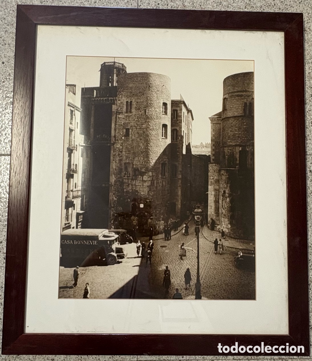 Fotograf&iacute;a antigua: CUADRO A&Ntilde;OS 70-80. REPRODUCCI&Oacute;N DE FOTO BARCELONA ANTIGUA. Y LA MURALLA ROMANA