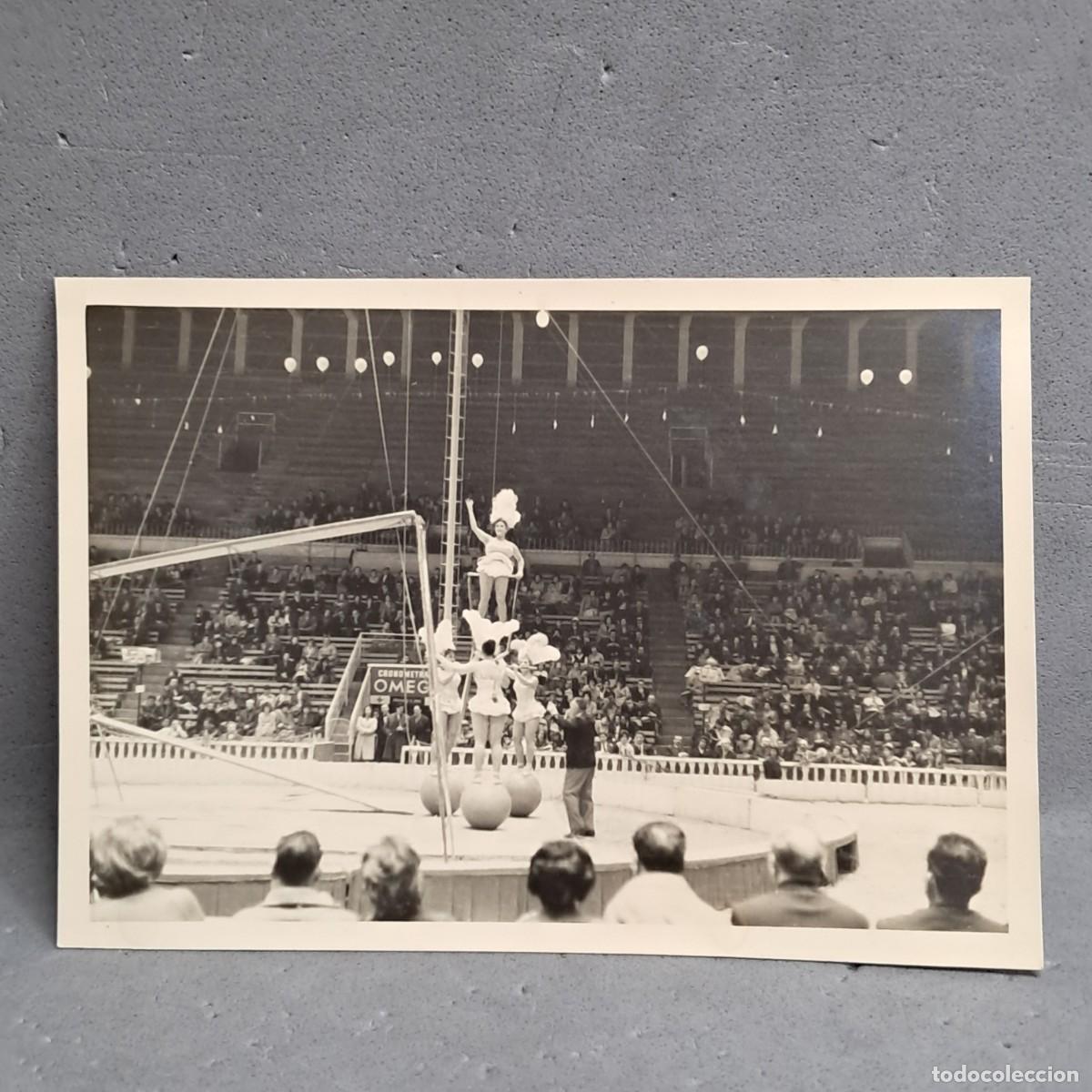 Fotograf&iacute;a antigua: Antigua fotograf&iacute;a de Circo. Espect&aacute;culo de equilibristas, acr&oacute;batas, funambulistas. Barcelona 1961.