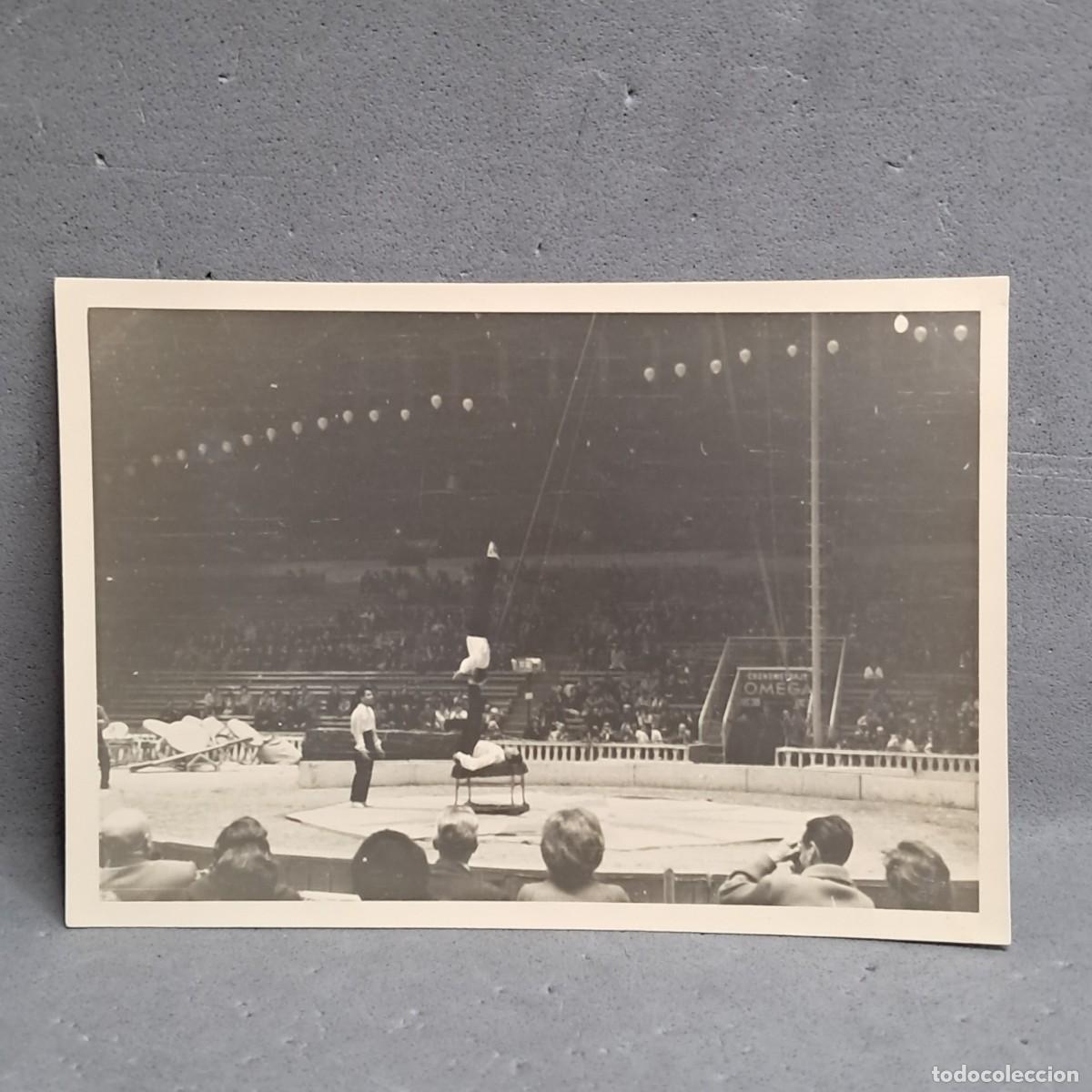 Fotograf&iacute;a antigua: Antigua fotograf&iacute;a de Circo. Espect&aacute;culo de equilibristas, acr&oacute;batas, funambulistas. Barcelona 1961.