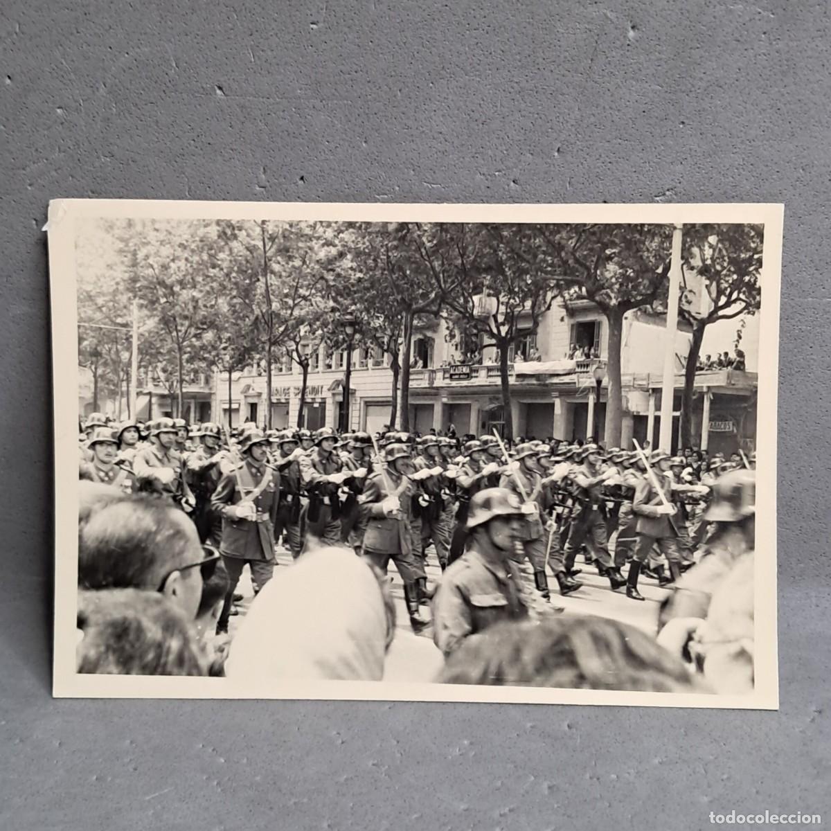 Fotograf&iacute;a antigua: Antigua fotograf&iacute;a del Desfile Militar de la Fiesta de la Victoria. Barcelona 1960
