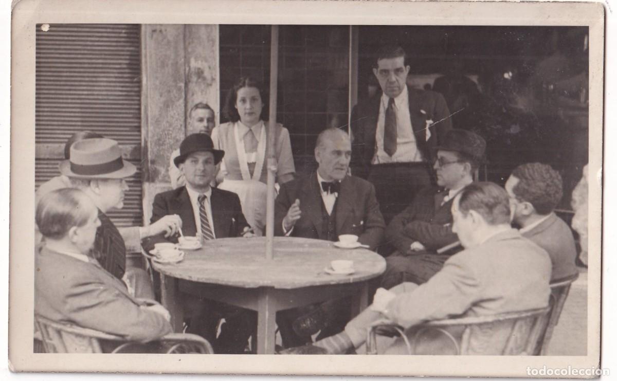 Fotograf&iacute;a antigua: Fotograf&iacute;a formato postal. Reuni&oacute;n en una terraza caf&eacute;. Barcelona. Gonsanhi fot&oacute;grafo