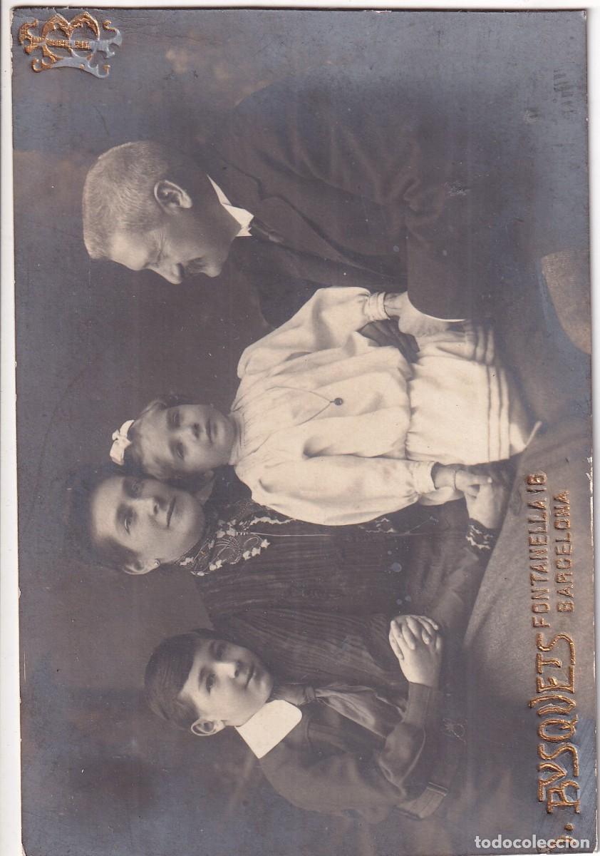 Fotograf&iacute;a antigua: Fotograf&iacute;a formato postal. Familialia. Busquets fot&oacute;grafo. Barcelona. Sin circular. Orla modernista.