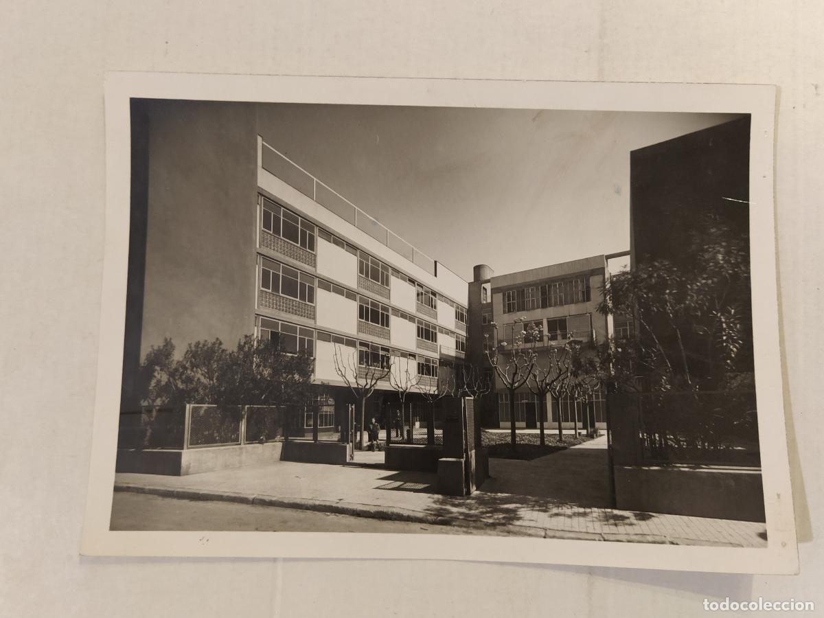 Fotograf&iacute;a antigua: BARCELONA - JOSE LUIS SERT Y JOSE TORRES CLAVE DISPENSARIO ANTITUBERCULOSO - FOTOGRAFIA - (V-28.281)