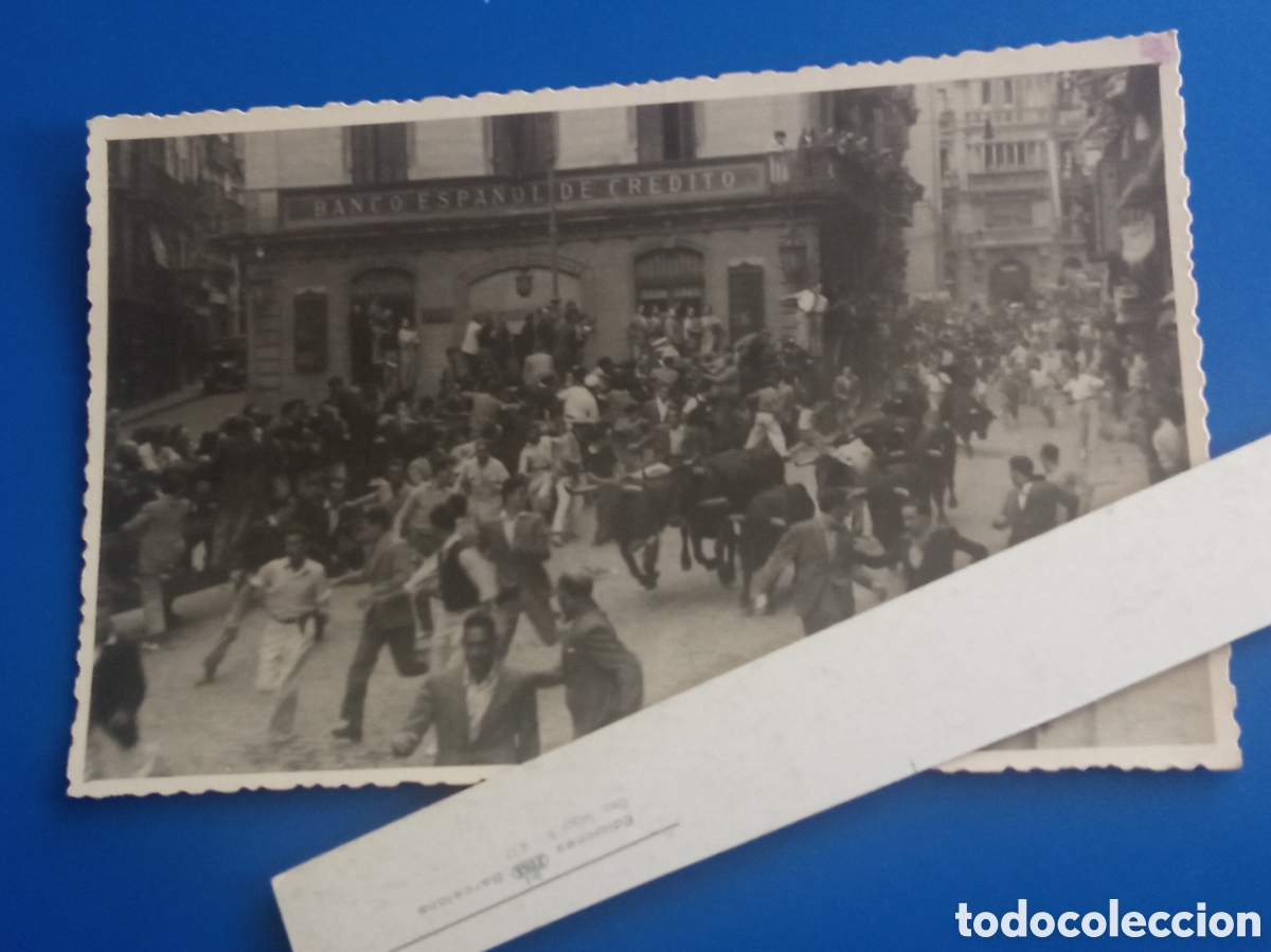 Fotograf&iacute;a antigua: Antigua fotograf&iacute;a, J. GALLE, Encierros en Pamplona 1949,mide 13,3x8,5 cm
