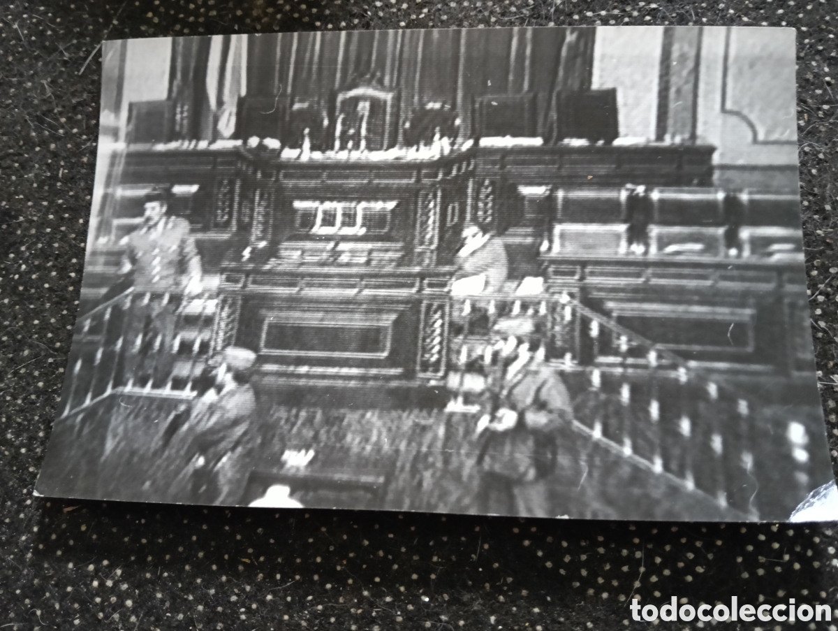 Fotograf&iacute;a antigua: Esta fotograf&iacute;a ORIGINAL captura el intento de golpe de Estado en Espa&ntilde;a el 23 de febrero de 1981,