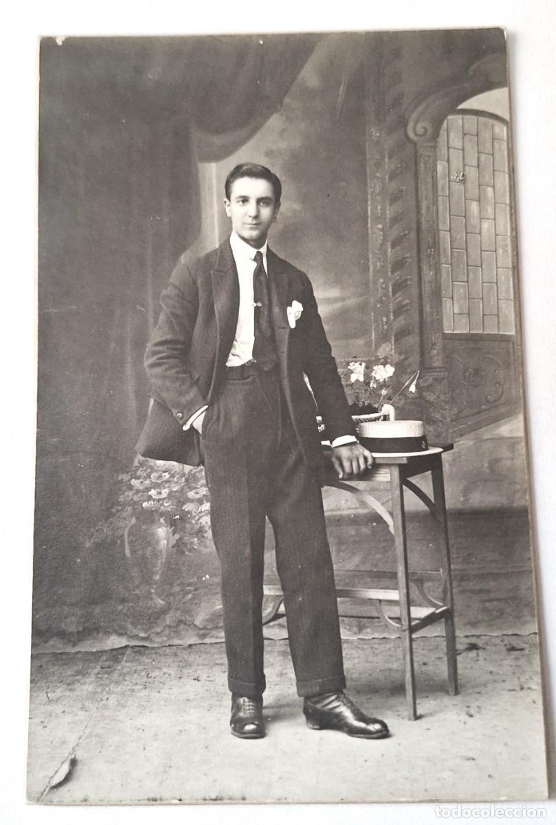 Fotograf&iacute;a antigua: FOTO POSTAL MUY ANTIGUA MODERNISTA (14X9) - MAS DE 100 A&Ntilde;OS - JOVEN CON TRAJE Y SOMBRERO