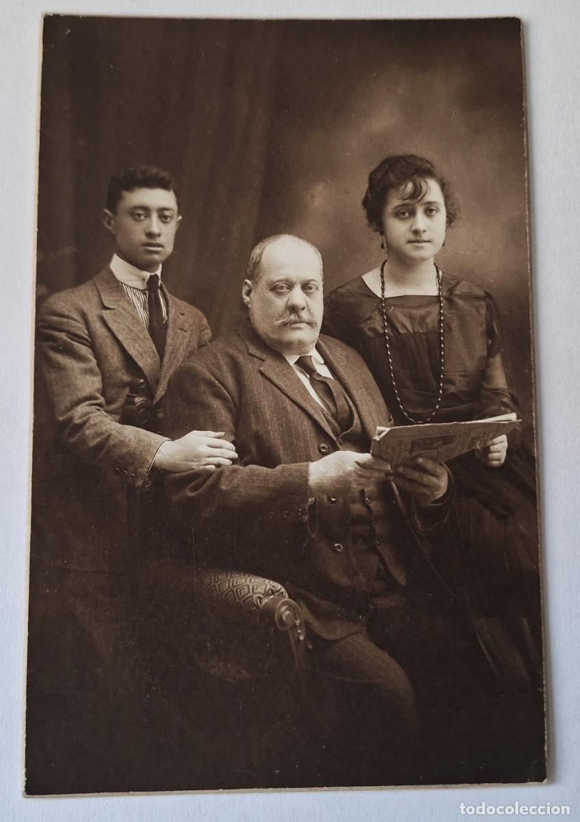 Fotograf&iacute;a antigua: FOTO POSTAL MUY ANTIGUA MODERNISTA (14X9) - MAS DE 100 A&Ntilde;OS - FOT. ROVIRA - PAREJA CON PADRE