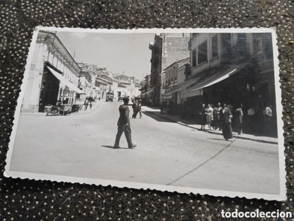 Fotograf&iacute;a antigua: Fotograf&iacute;a de un guardia civil en las calles de Hell&iacute;n provincia de Albacete tama&ntilde;o postal c 93