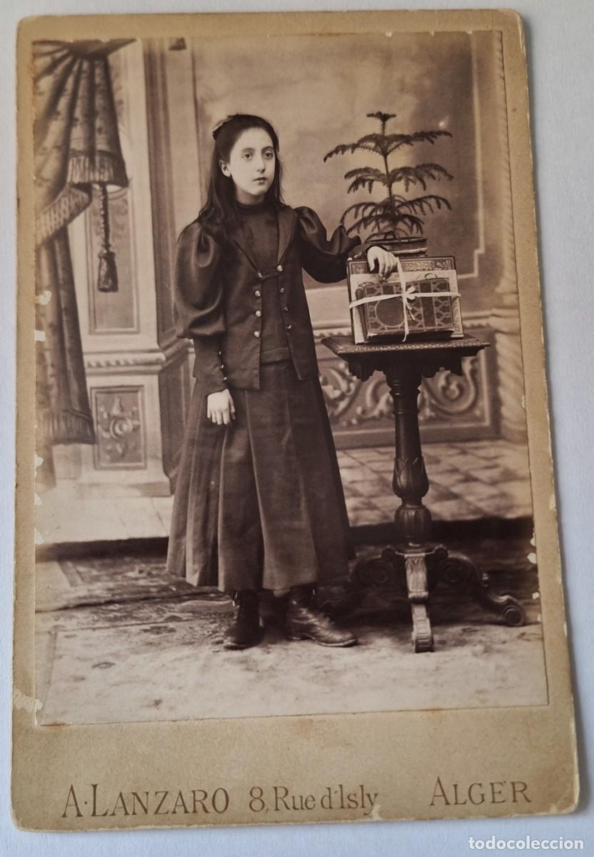 Alte Fotografie: FOTO POSTAL MUY ANTIGUA MODERNISTA (17X11) - MAS DE 100 A&Ntilde;OS -PHOTOGRAPHIE LANZARO - NI&Ntilde;A CON LIBROS