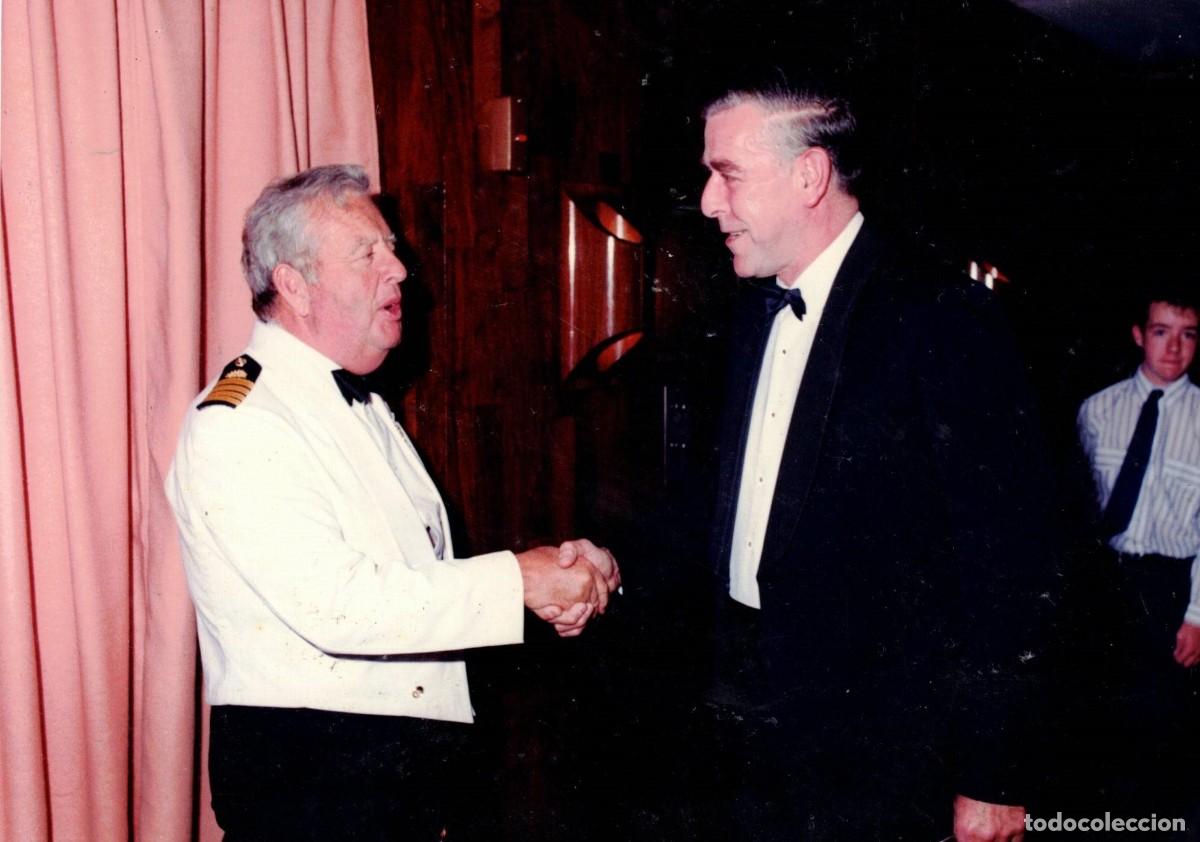 Fotograf&iacute;a antigua: :::: JN454 - FOTOGRAFIA - SE&Ntilde;OR SALUDANDO AL CAPITAN DE UN CRUCERO