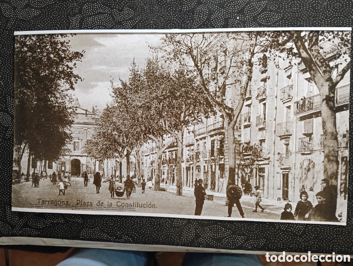 Fotograf&iacute;a antigua: Fotograf&iacute;a de la plaza de la Constituci&oacute;n de Tarragona siglo XX mide 48 x 27 cm reproducci&oacute;n