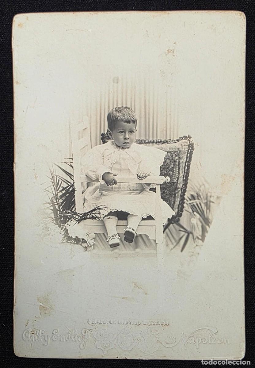 Fotograf&iacute;a antigua: P.1077 Fotograf&iacute;a Antigua Infantil de Estudio &ndash; Fot&oacute;grafos Napole&oacute;n Barcelona &ndash; Retrato de Ni&ntilde;o 1890