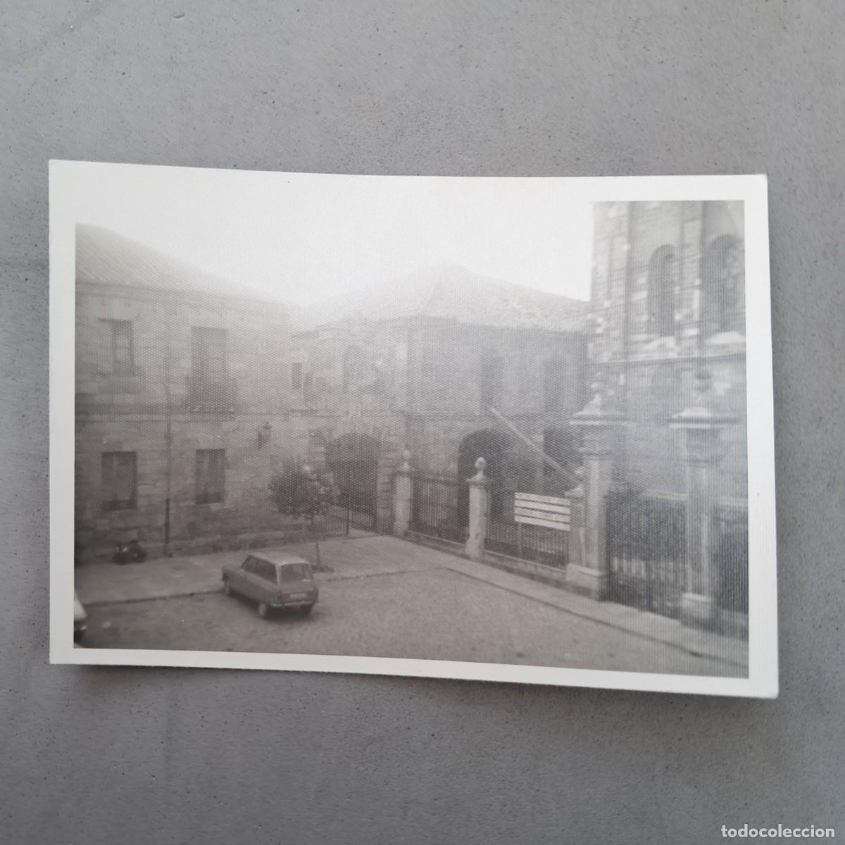 Antique Photography: Antigua fotograf&iacute;a. Astorga. Puerta del Hospital de San Juan Bautista y Museo catedral&iacute;cio. 1976