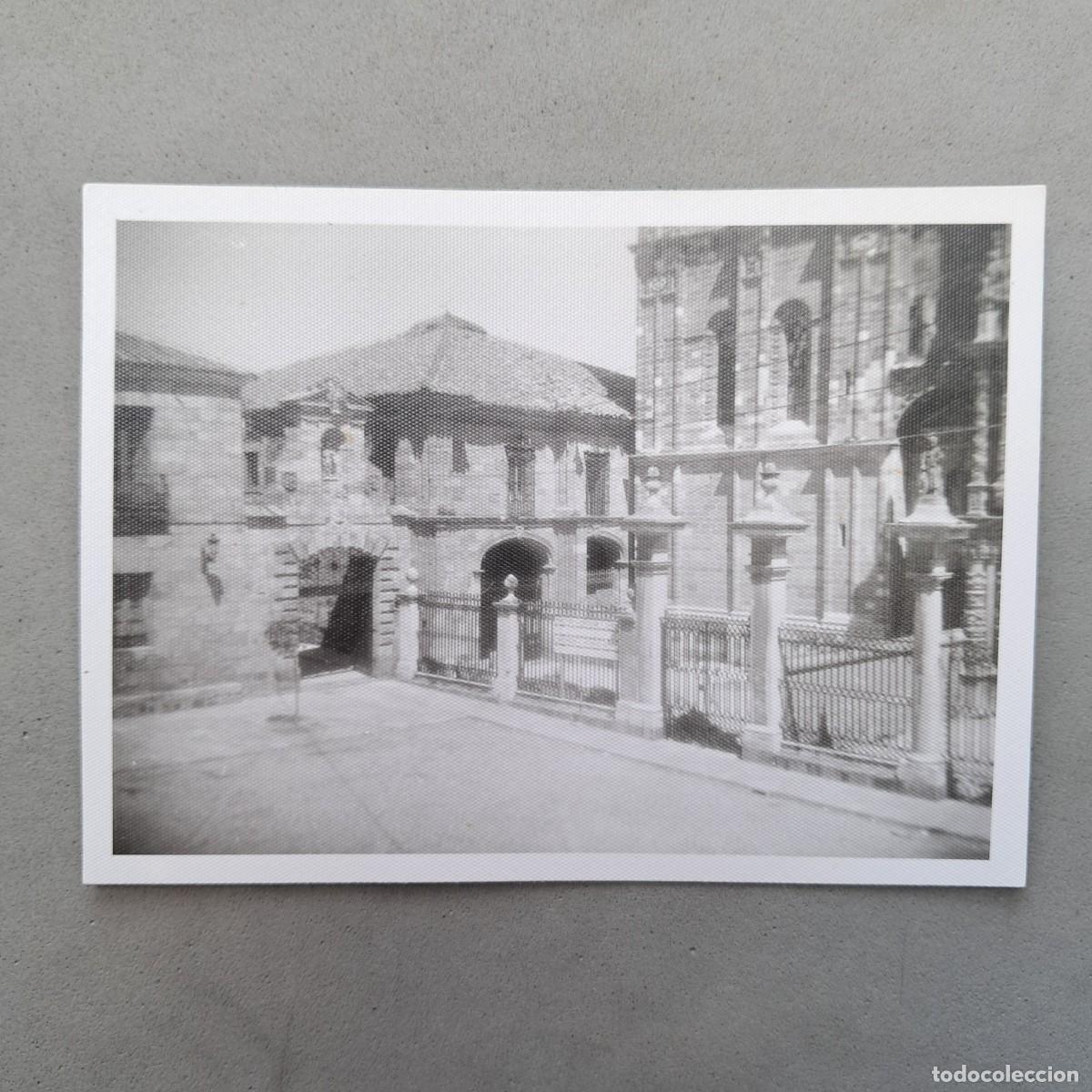 Antique Photography: Antigua fotograf&iacute;a. Astorga. Puerta del Hospital de San Juan Bautista y Museo catedral&iacute;cio. 1976