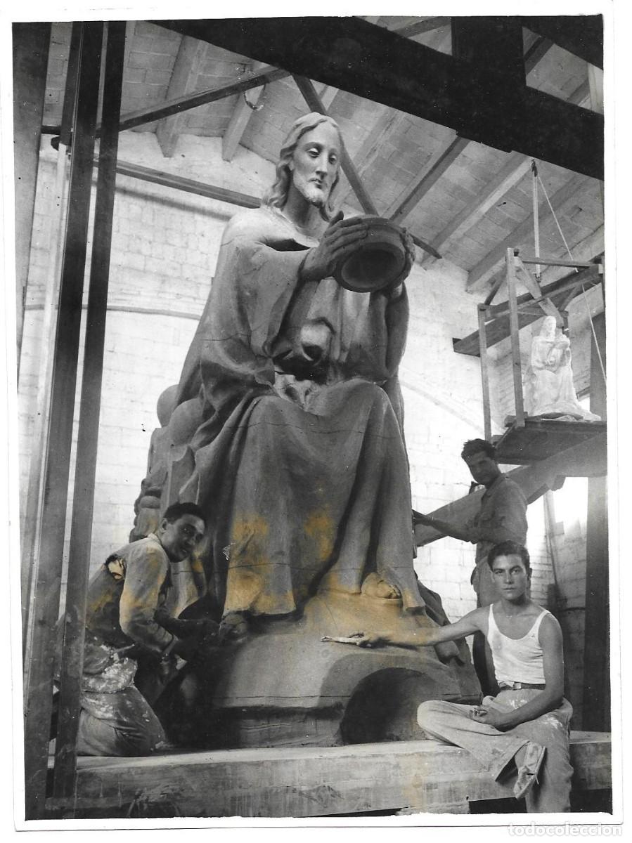 Fotograf&iacute;a antigua: Sagrada Familia, figura de Jes&uacute;s, Grup Coronaci&oacute; Verge (Joan Matamala i Flotats) Foto d'&egrave;poca.