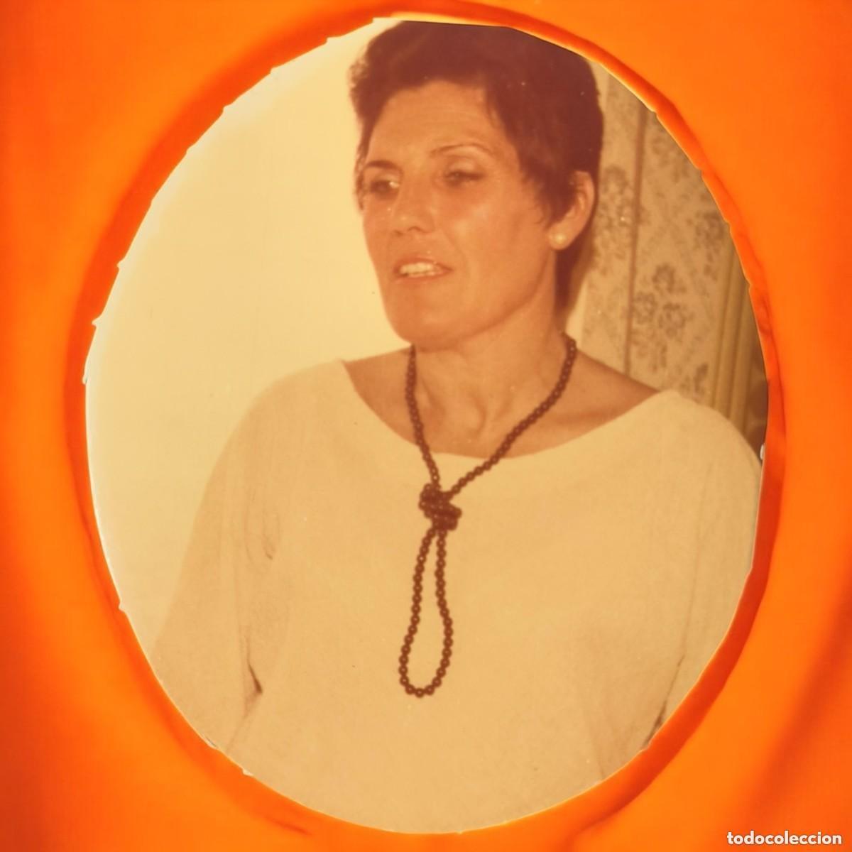 Fotografia antica: Retrato Fotogr&aacute;fico De Mujer Enmarcado En &Oacute;valo &ndash; Elegancia Y Serenidad De &Eacute;poca