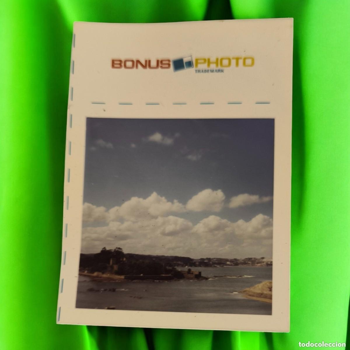 Fotografia antica: Fotograf&iacute;a Vintage A Color &ndash; Vista Panor&aacute;mica De Costa Y Cielo Nublado