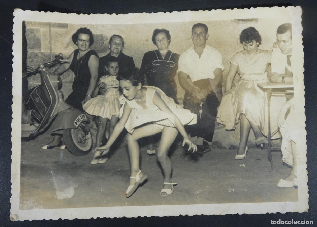 Fotografia antica: ANTIGUA FOTOGRAF&Iacute;A FAMILIAR, NI&Ntilde;A BAILANDO , VER FOTOS
