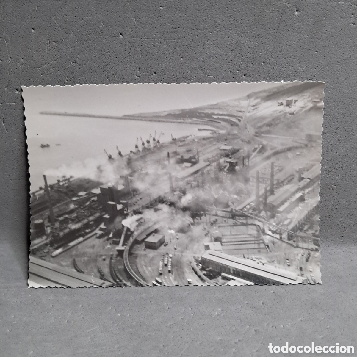 Fotograf&iacute;a antigua: Antigua fotograf&iacute;a, vista a&eacute;ra de una parte del Puerto de Barcelona. A&ntilde;os 50
