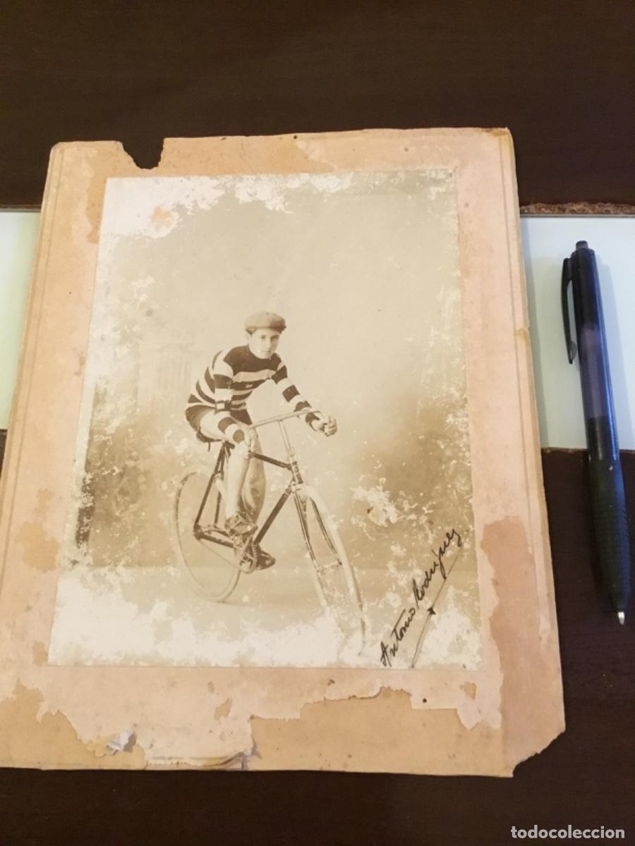 Fotograf&iacute;a antigua: Antigua foto ciclista bicicleta 1910, firmada y dedicada