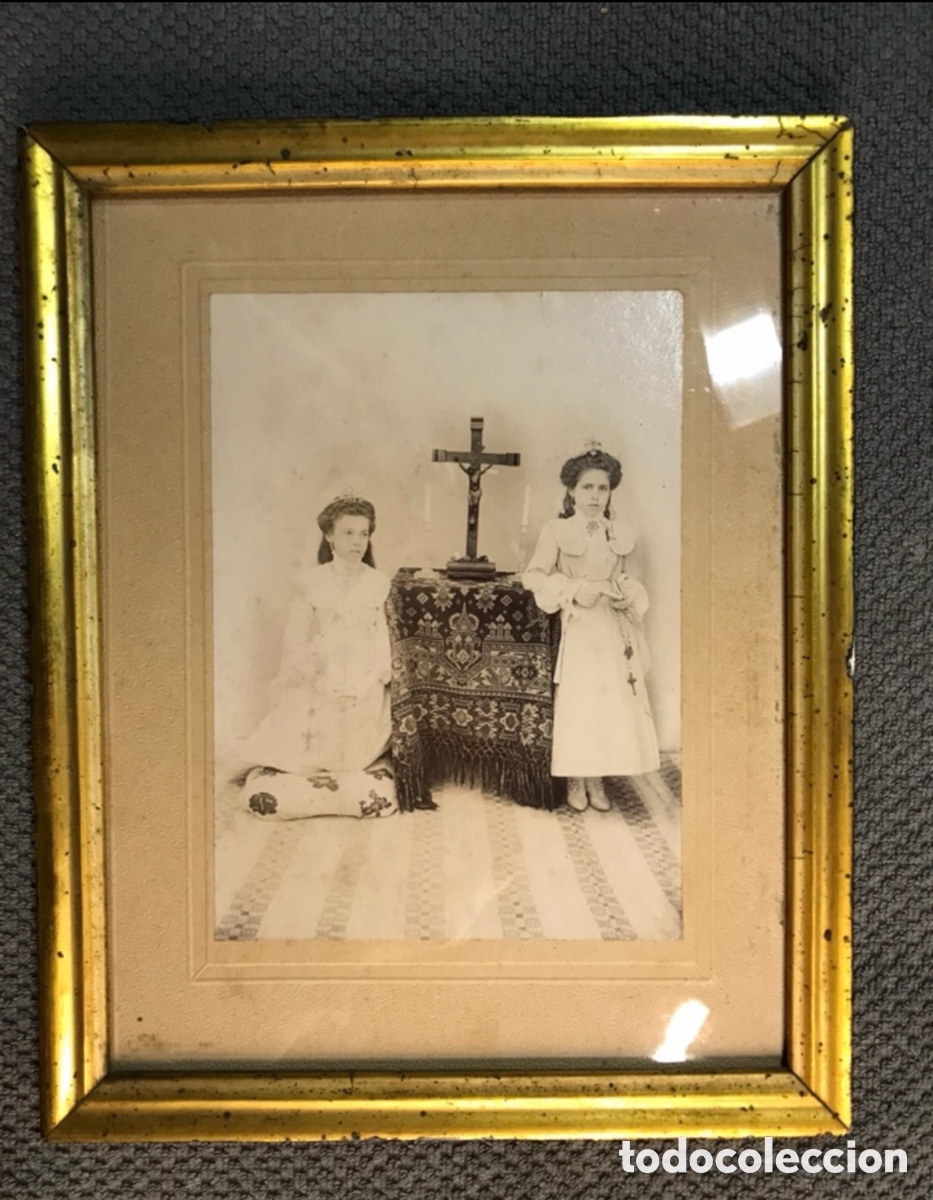 Fotografia antiga: FOTOGRAF&Iacute;A ANTIGUA CON MARCO. Las Hermanas Mercedes y Carmen... (h.1900?)