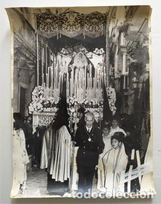 Fotograf&iacute;a antigua: Fotograf&iacute;a de gran tama&ntilde;o de la Virgen de la Luz. Semana Santa de C&aacute;diz. A&ntilde;os 70. Medida: 40x30 cm.