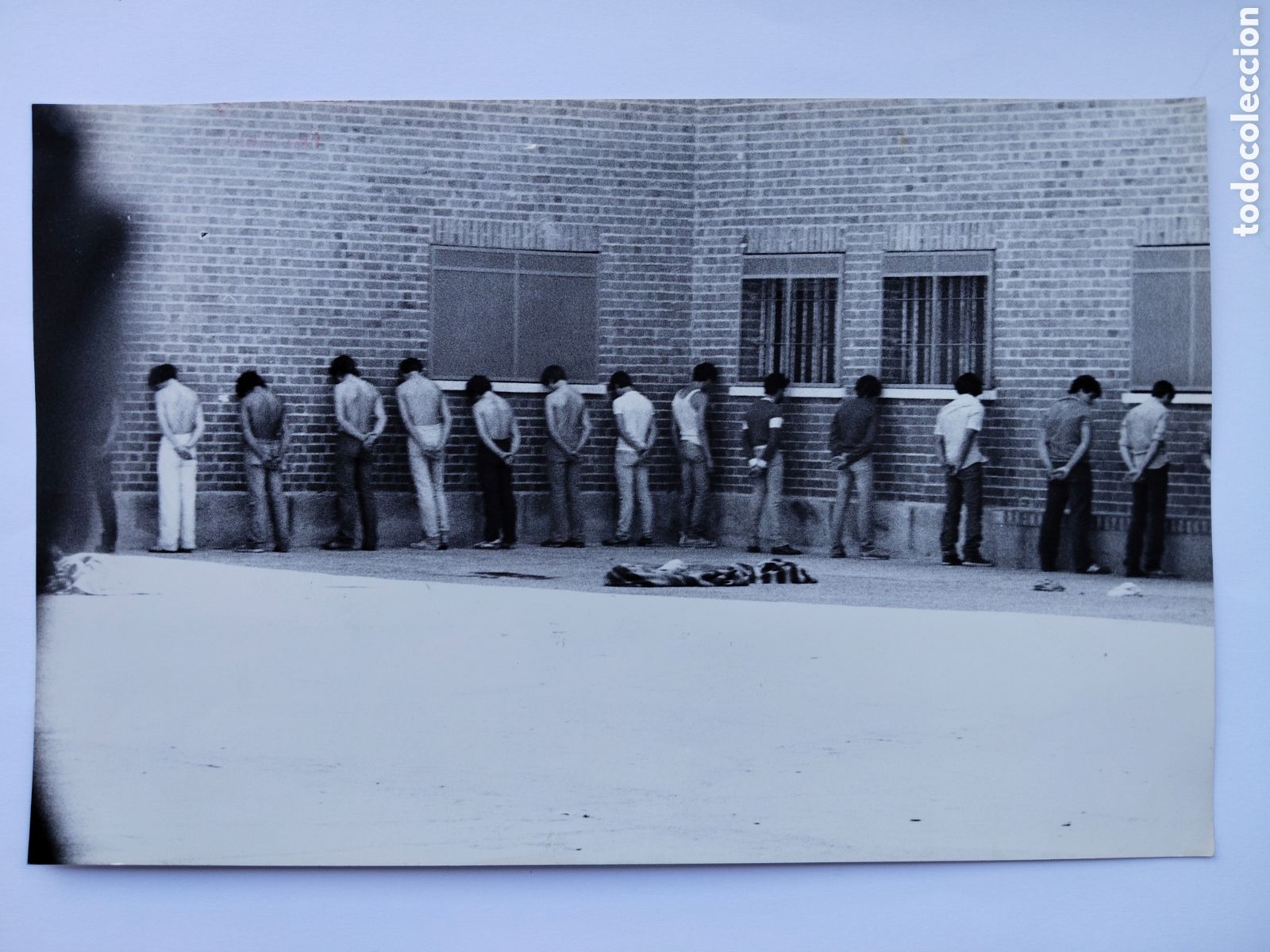 Fotografia antiga: ANTIGUA Y PRECIOSA FOTOGRAFIA DE LA CAECEL DE CARBANCHEL - MOT&Iacute;N EN EL CENTRO DE JOVENES EN 1981 - 2