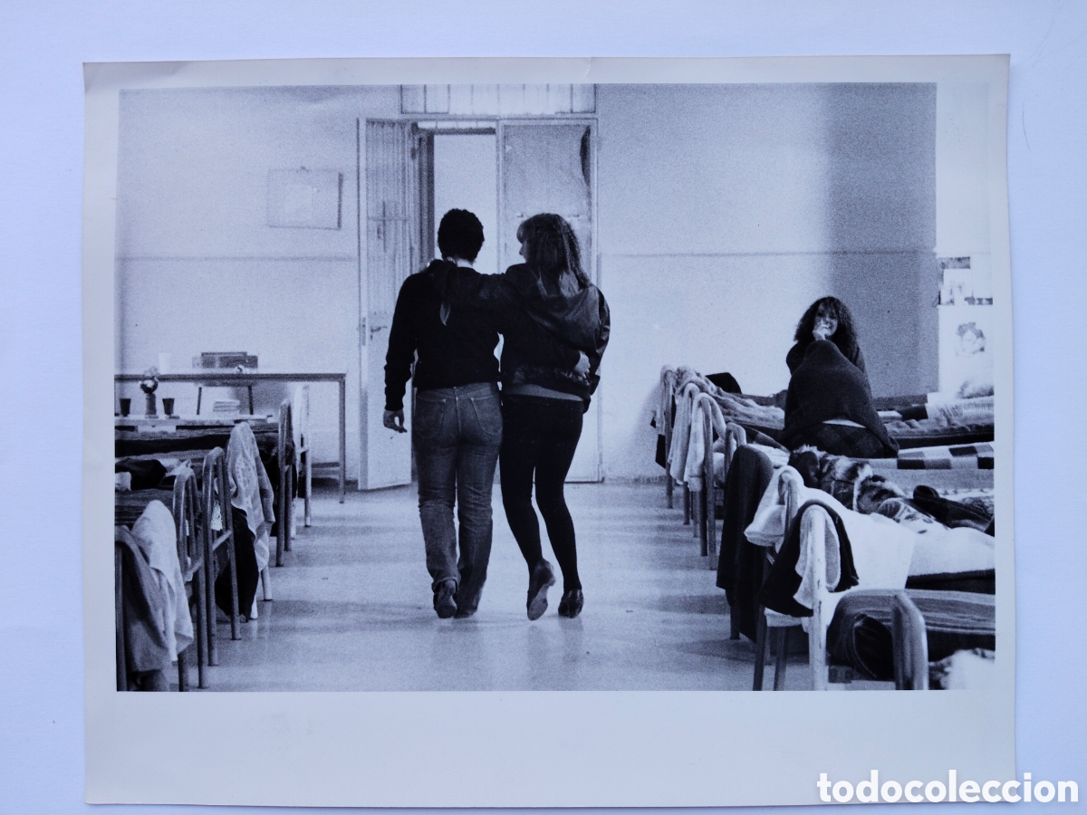 Fotograf&iacute;a antigua: ANTIGUA Y PRECIOSA FOTOGRAFIA DE LA CARCEL DE CARABANCHEL - MUJERES - 1991 - 25 x 20 CM - EN BUEN ES