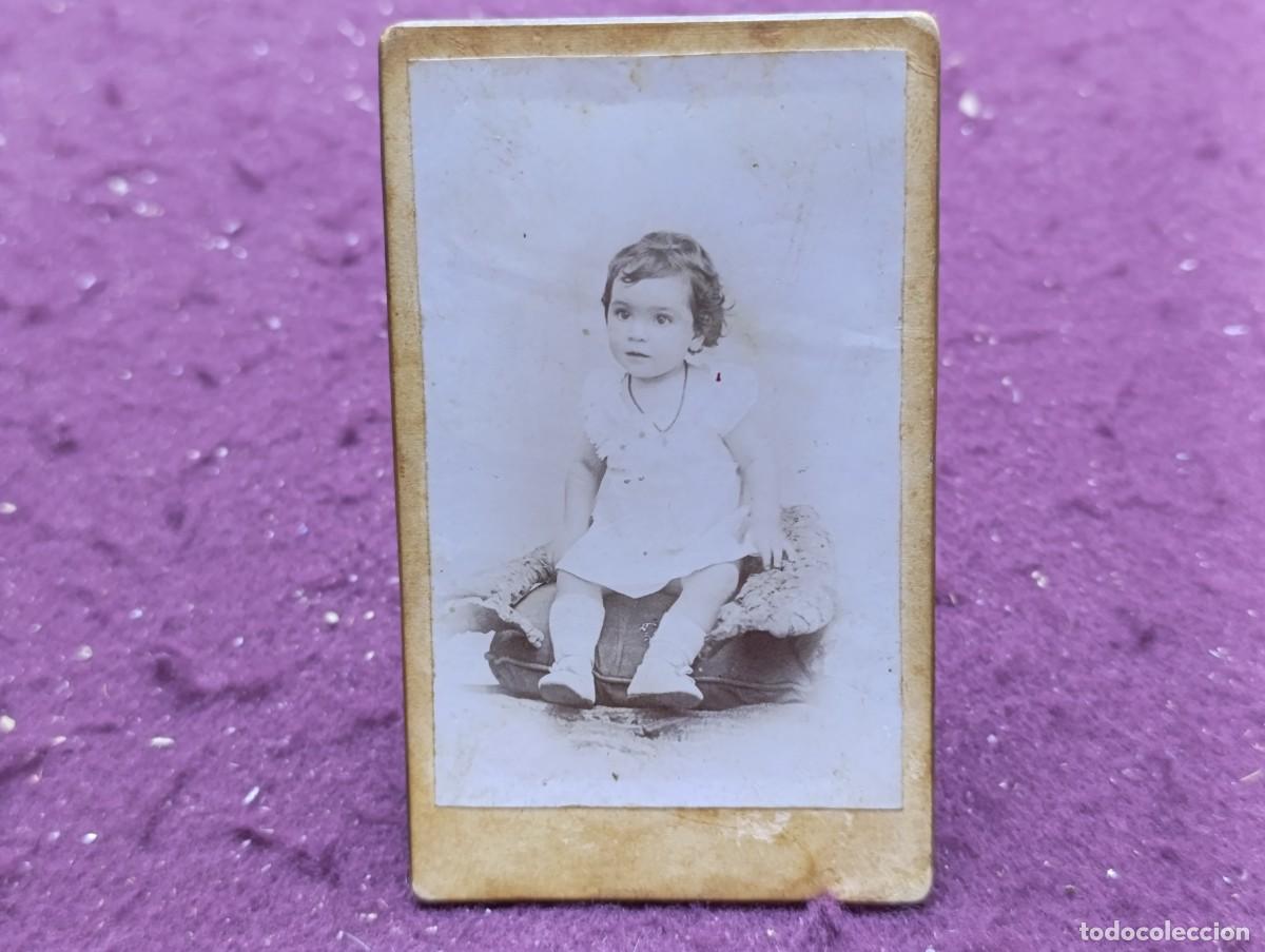 Fotograf&iacute;a antigua: Antigua Fotograf&iacute;a en b/n, Ni&ntilde;a sentada, Fotograf&iacute;a Francesa, Valencia